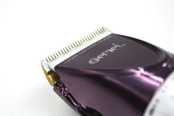 Професійна машинка для стрижки GEMEI GM6062 ∙ 2 акумулятори, 4 насадки в комплекті