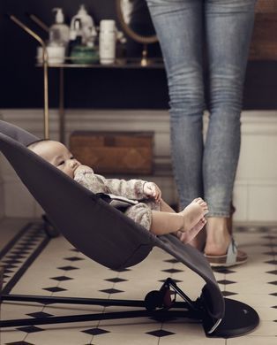Кресло-качалка BabyBj&ouml;rn Balance Soft Cotton &bull; Эргономичное детское кресло-качалка