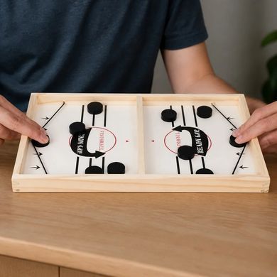 Настольная игра FoosballWinner Катапульта KAR331 на двоих &bull; Игра на ловкость и реакцию с деревянным полем 54 &times; 29,5 см и 10 шайбами для детей от 6 лет