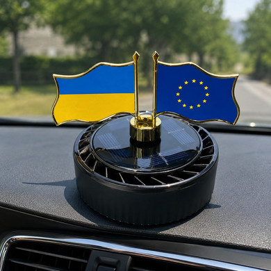 Автомобільний ароматизатор-дифузор &ldquo;Прапори&rdquo; на сонячній батареї &bull; Освіжувач повітря в машину з декоративними прапорами України та ЄС для панелі авто