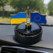Автомобільний ароматизатор-дифузор &ldquo;Прапори&rdquo; на сонячній батареї &bull; Освіжувач повітря в машину з декоративними прапорами України та ЄС для панелі авто